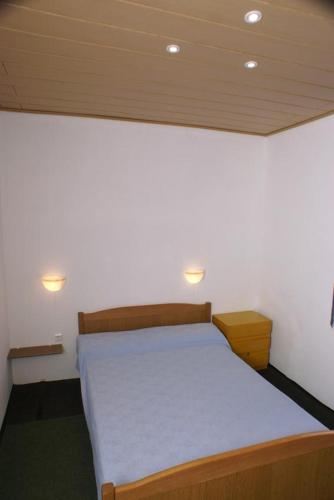 Apartments by the sea Mandre Pag - 4098 - image 3