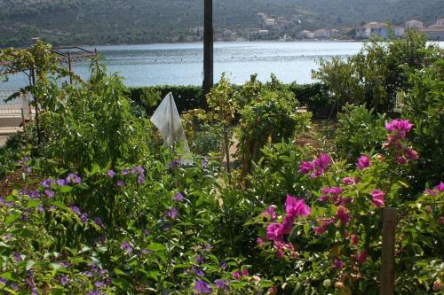 Apartments by the sea Vinisce Trogir - 4288 - image 11