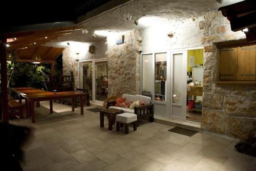 Family friendly seaside apartments Cove Jagodna - Brusje Hvar - 4606 - image 2