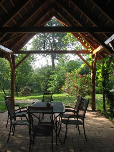 Garden, Cserepmadar szallas es Csinyalohaz in Bajánsenye