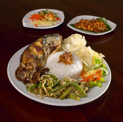 レイクビュー ホテル & レストラン