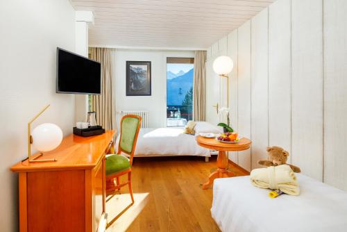 Family Room with Balcony and Mountain View