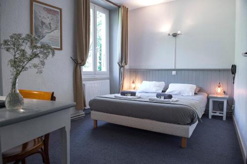 4 twin beds