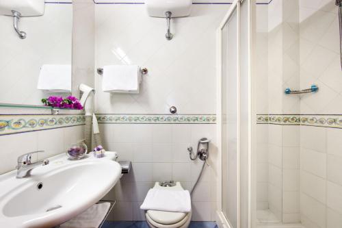 Hotel Zi Teresa Set in a prime location of Sorrento, Hotel Zi Teresa puts everything the city has to offer just outside your doorstep. Both business travelers and tourists can enjoy the hotels facilities and servic