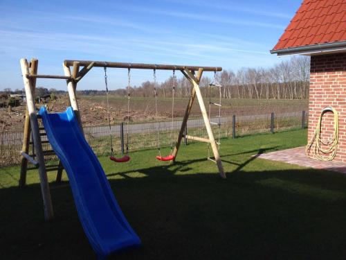 兒童遊樂場, Ferienhaus Seestern in 加雷爾