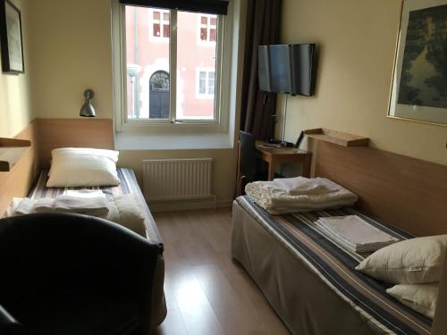 2 twin beds