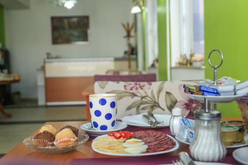 餐饮, Pansion Centar in 图兹拉