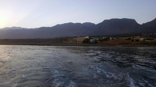 Kritamos Beach Apartments - image 7