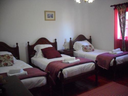 3 twin beds