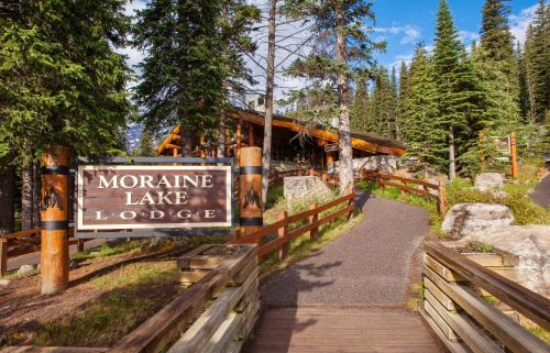 Intrare, Moraine Lake Lodge in Lake Louise (AB)