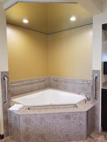 Tuscan Garden Inn 5