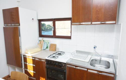 Apartments by the sea Maslinica Solta - 5188 - image 4