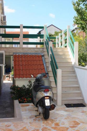 Apartments with a parking space Bol Brac - 5641 - image 8