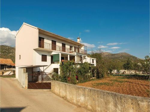  One-Bedroom Apartment in Vrsine in Vrsine