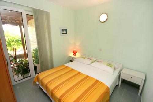 Apartments by the sea Promajna Makarska - 2642 - image 3