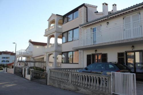 Apartments with a parking space Okrug Gornji Ciovo - 7546 - image 3