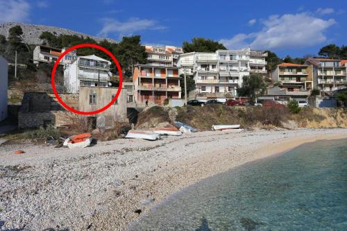  Apartments by the sea Krilo Jesenice (Omis) - 10352, Unterkunft in Krilo