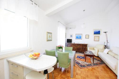 Apartments with a parking space Seget Donji Trogir - 11171 Trogir 