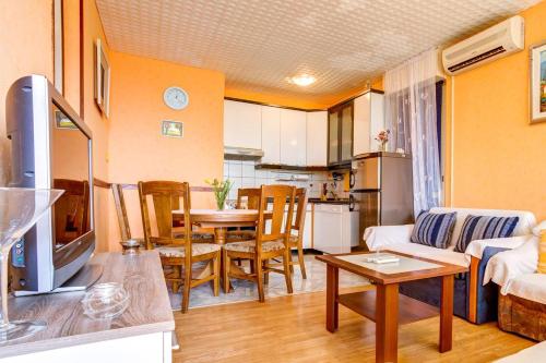 Apartments with WiFi Split - 11367, Split (photo 2)