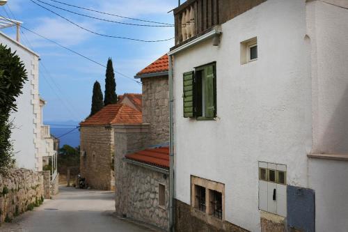 Apartments with a parking space Bol Brac - 11568 