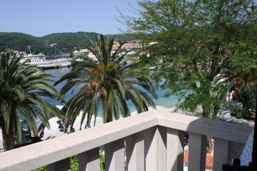 Apartments by the sea Sumartin Brac - 11651 