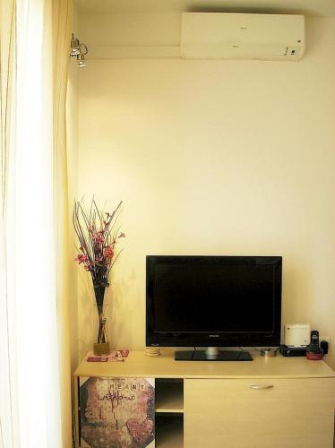 One-Bedroom Apartment with Balcony image 1