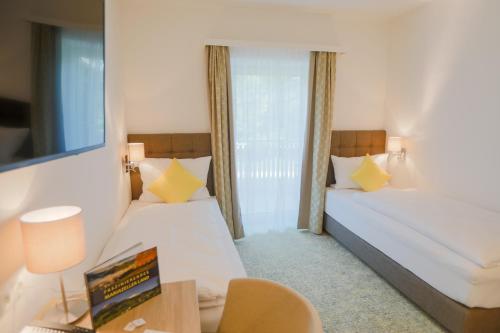 2 twin beds