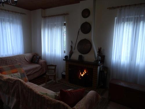 Paradosiako Spiti Koursarakou gîte à louer Dhrakovoúni