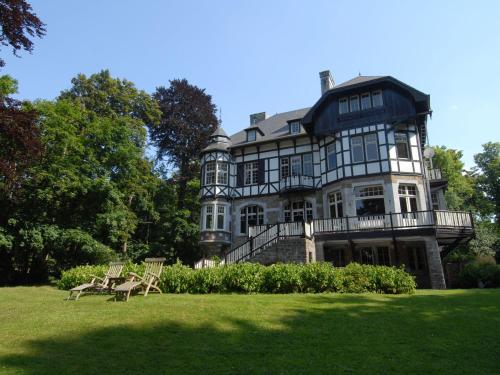 Beautiful castle house in Spa with spacious garden