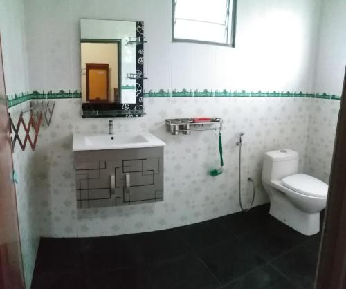 Bathroom, Dhia Irdina Homestay in Lanchang