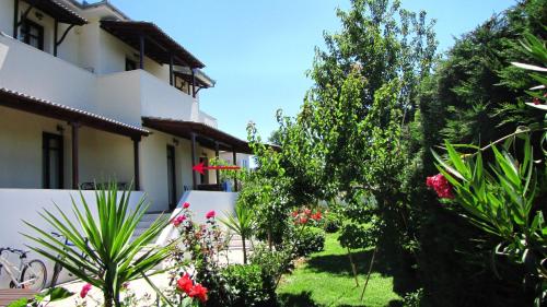 Palirria Hotel & Studios - image 11