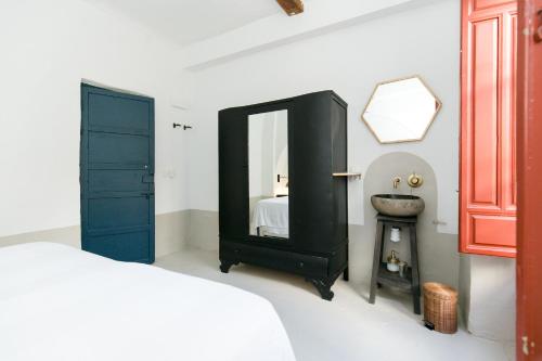 Hospedaje La Almohada Room Type - Classic Double Room with Balcony and Shared Bathroom