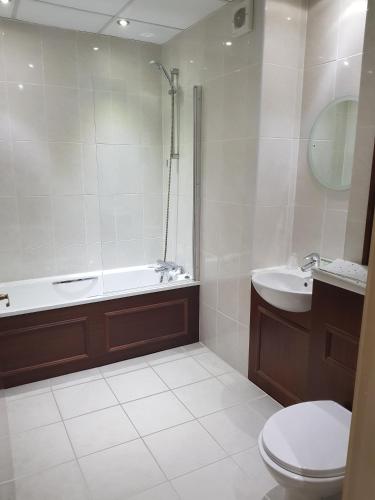 3 bedrooms, 5 beds
