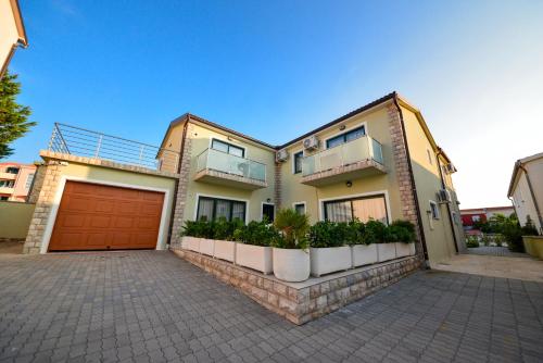 Deluxe Villa image 9