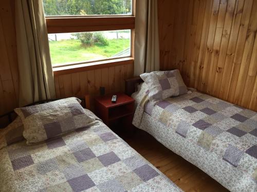 2 twin beds
