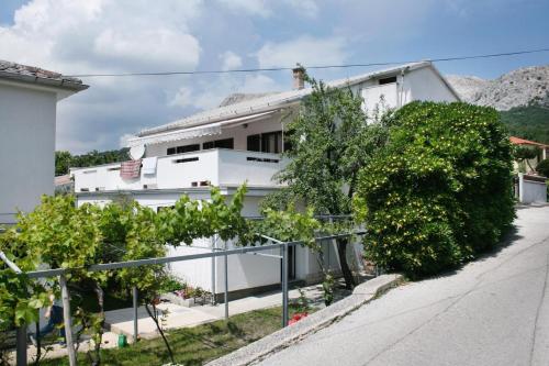 Apartments with a parking space Baska Krk - 5411 