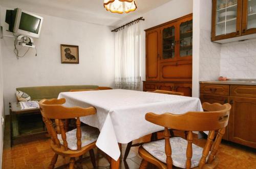 Apartments with a parking space Baska Krk - 5411 - image 3