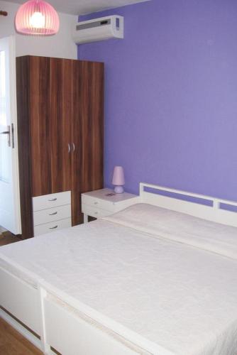 Apartments and rooms with parking space Bol Brac - 2878 - image 2