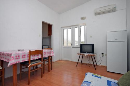 Apartments by the sea Metajna Pag - 6351 - image 12