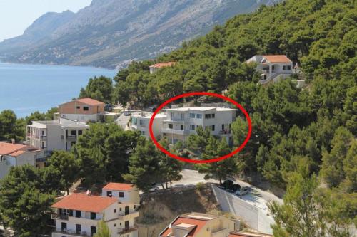 Apartments with a parking space Brela Makarska - 6906