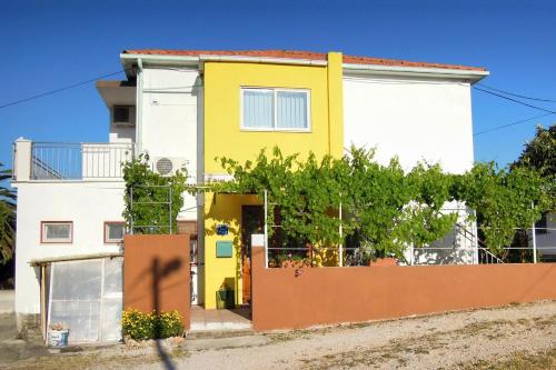 Apartments by the sea Slatine Ciovo - 7544