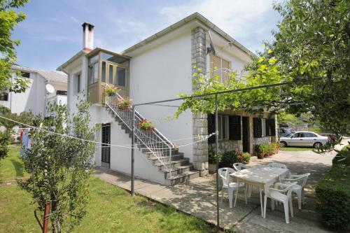 Apartments with a parking space Baska Krk - 5407 