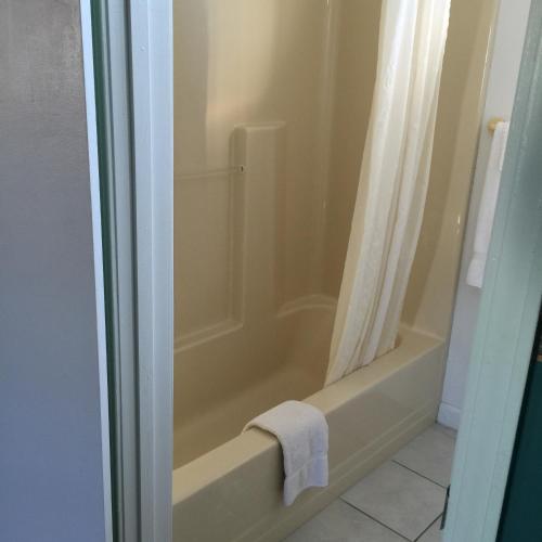 King Room with Spa Bath- Smoking