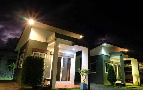 ใบไผ่รีสอร์ท (Bai Pai Resort) in ขลุง