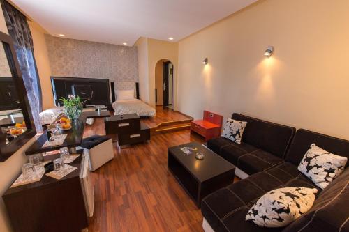 Hotel Brilant Saranda - image 3