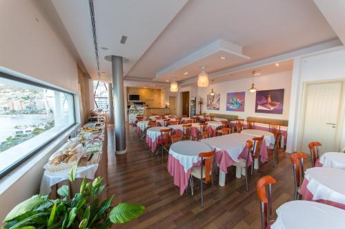Hotel Brilant Saranda - image 5