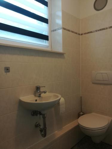 卫浴间, Private Apartment Ahlten in 莱尔特