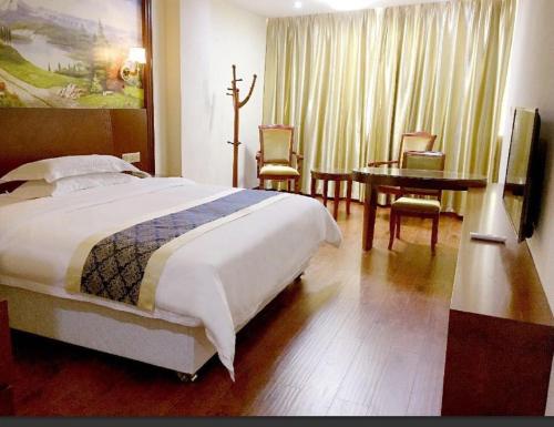 Longhui Business Hotel
