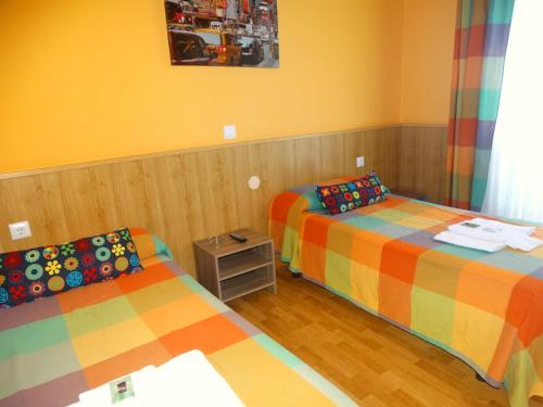 2 twin beds