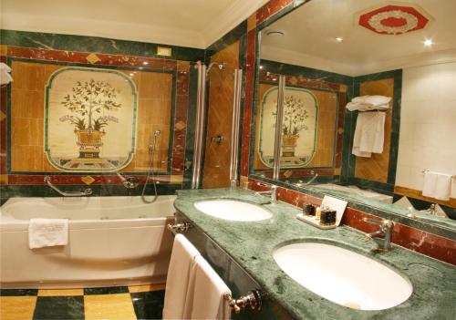 room detail thumbnail 2